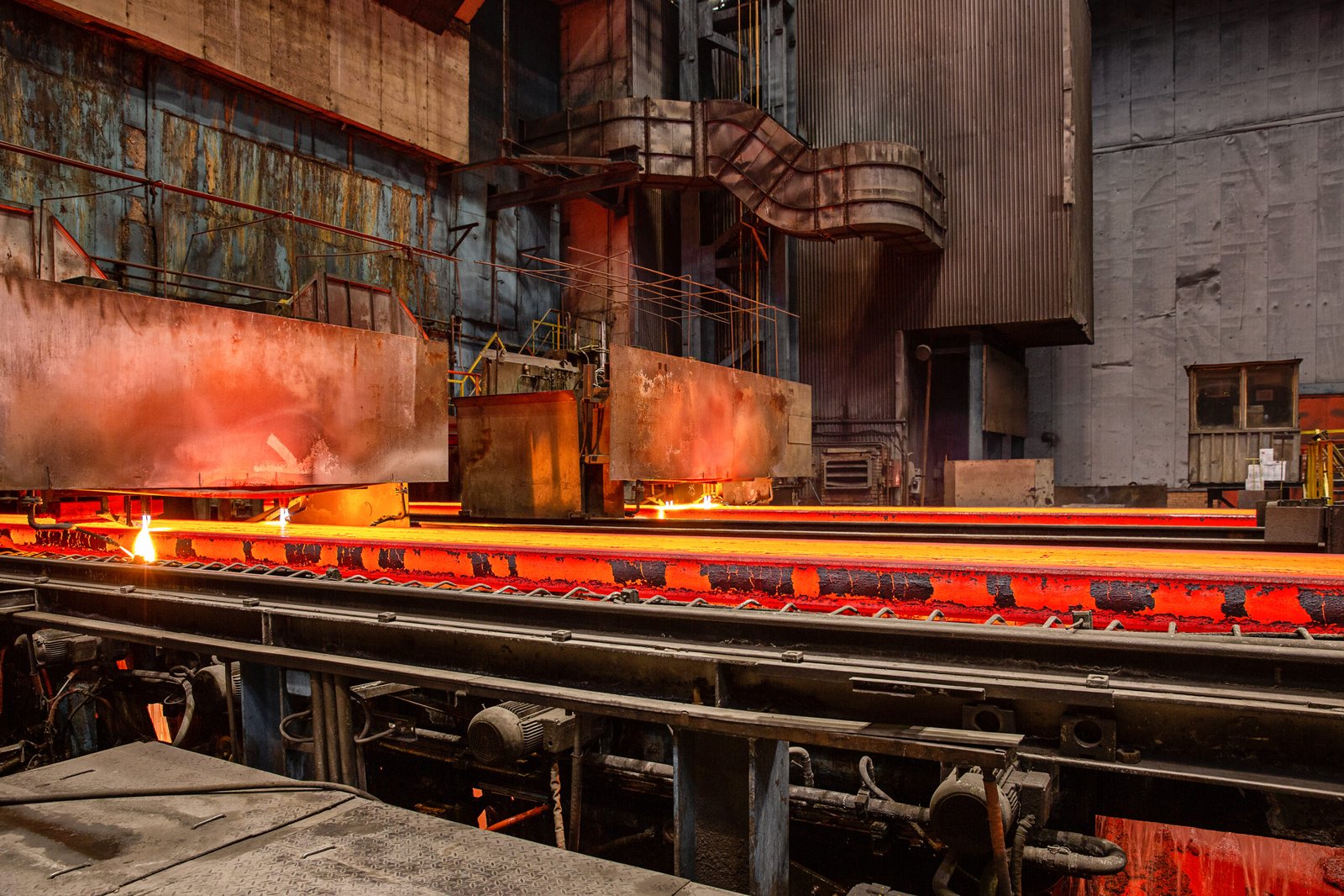 novokuznetsk-russia-june-4-2019-excursion-metallurgical-plant-evraz-zsmk-pouring-hot-metal-from-ladle novokuznetsk-russia-june-4-2019-excursion-metallurgical-plant-evraz-zsmk-pouring-hot-metal-from-ladle